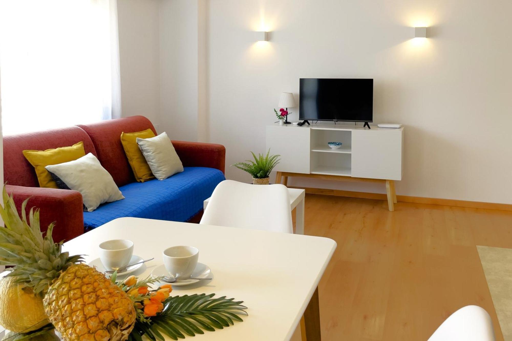 Mediterraneo 508. Fantastic Studio On The Beachfront With Sea Views. Marbella Ngoại thất bức ảnh
