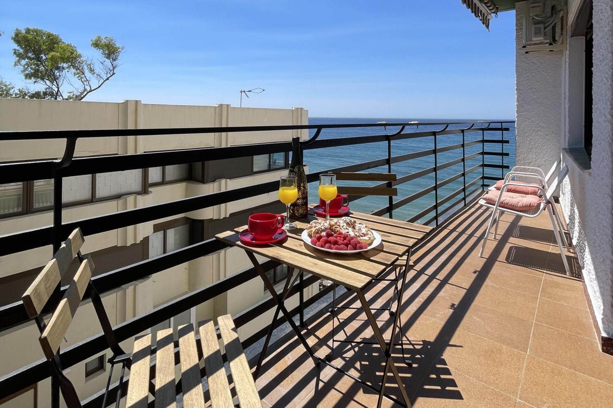 Mediterraneo 508. Fantastic Studio On The Beachfront With Sea Views. Marbella Ngoại thất bức ảnh