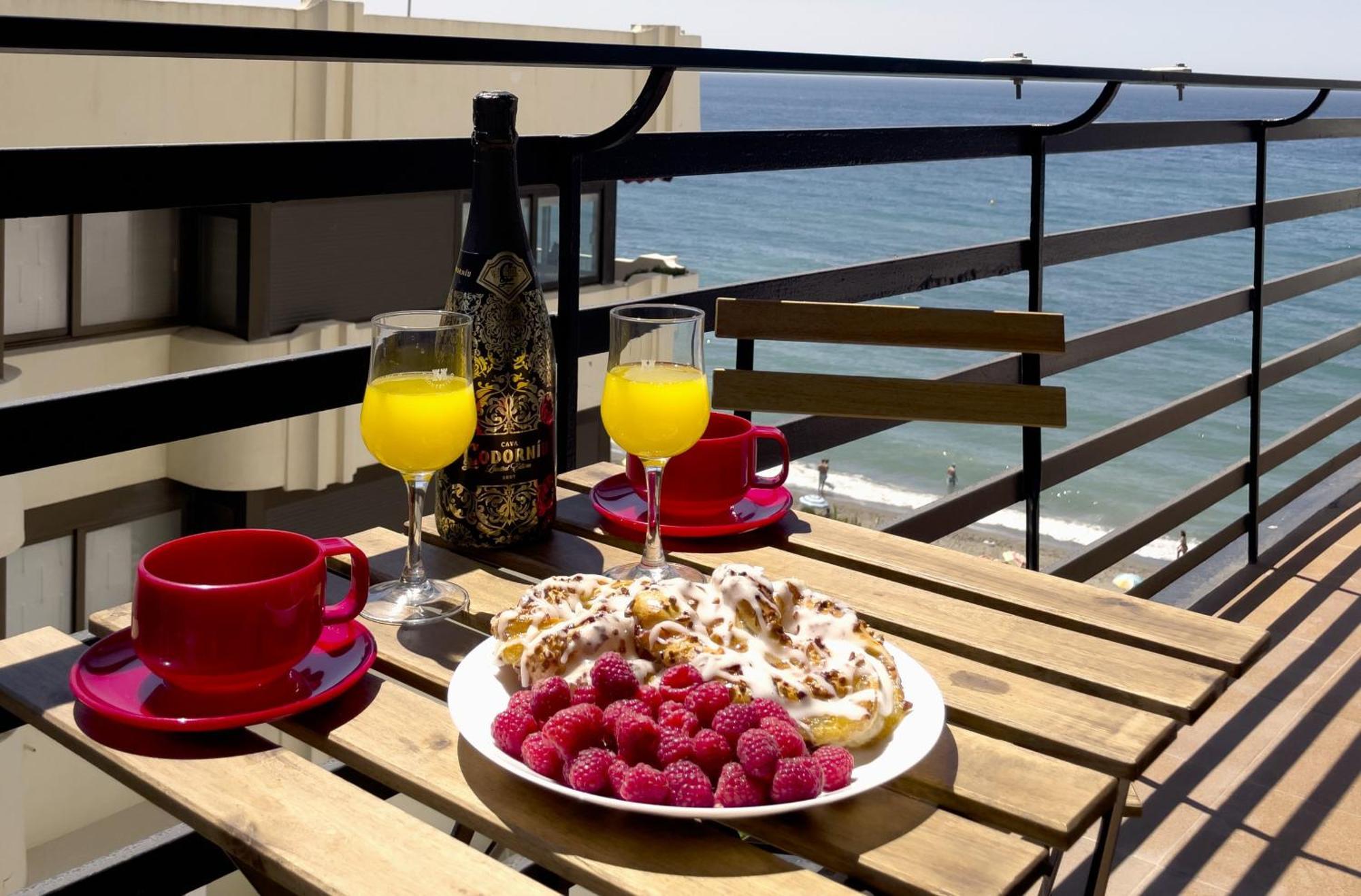 Mediterraneo 508. Fantastic Studio On The Beachfront With Sea Views. Marbella Ngoại thất bức ảnh