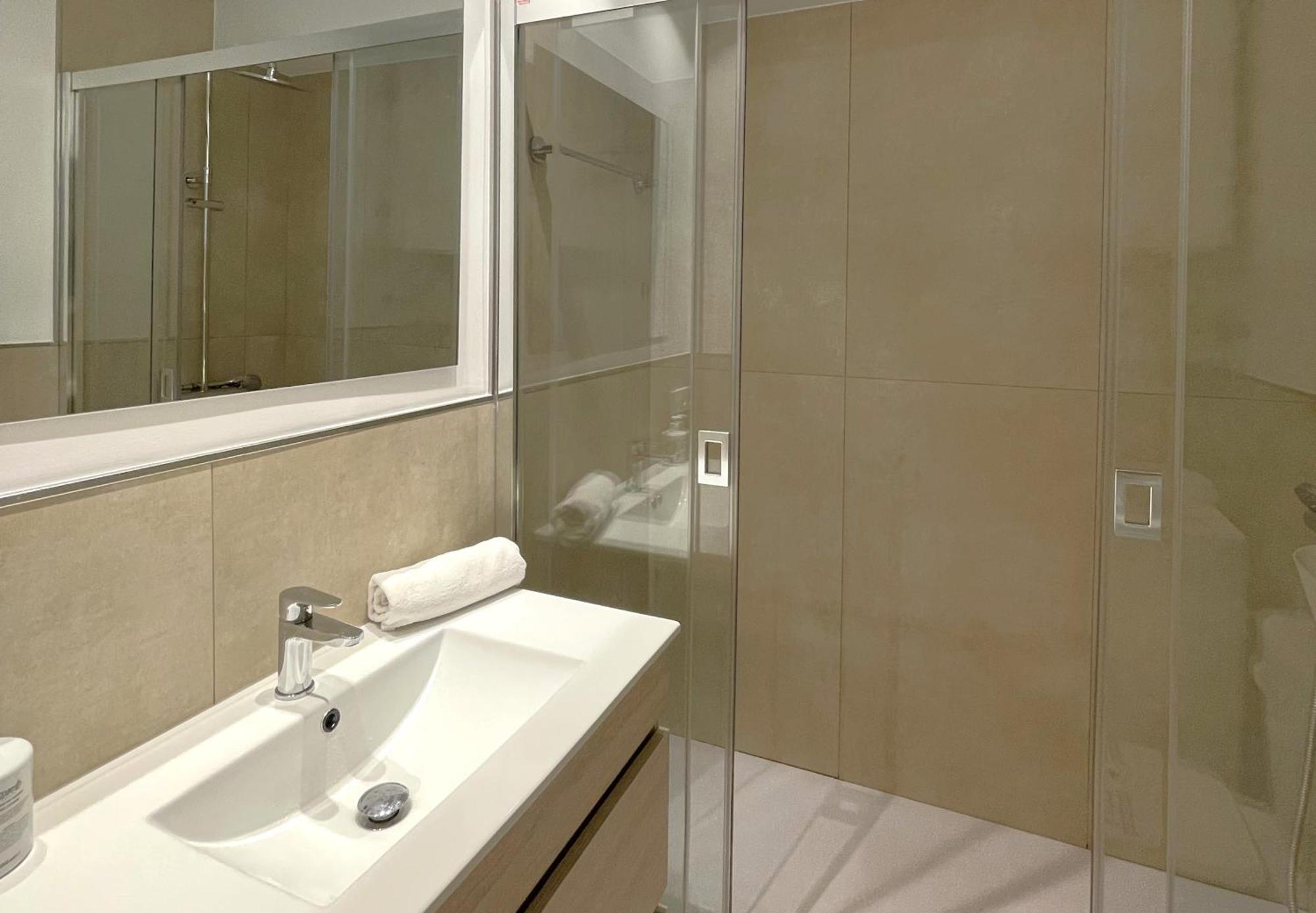 Mediterraneo 508. Fantastic Studio On The Beachfront With Sea Views. Marbella Ngoại thất bức ảnh